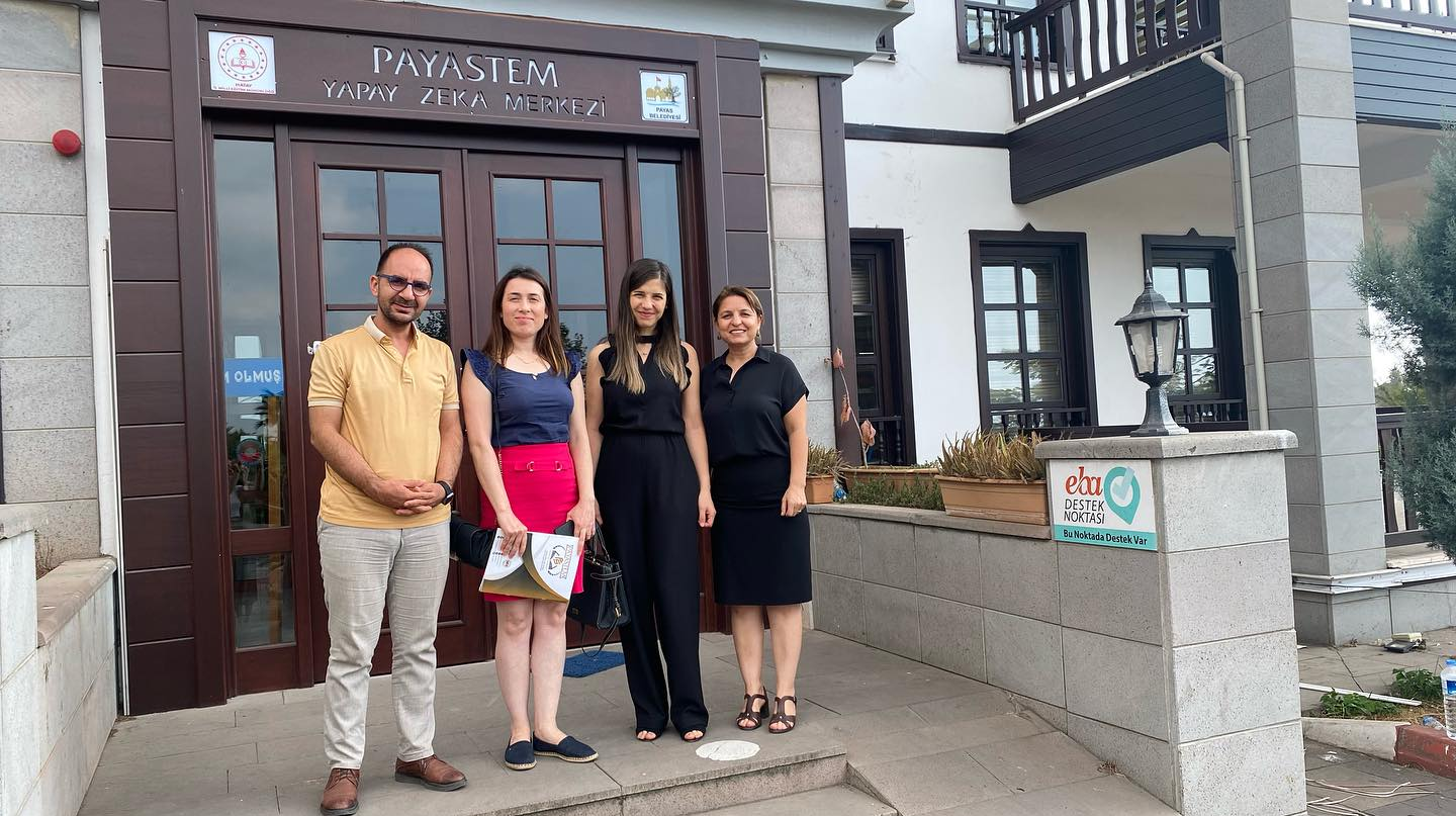 Payas İş Bankası Müdiresi Nazan Kömürcü ve ekip arkadaşlarından Canan Özdemir Kılıç ziyareti